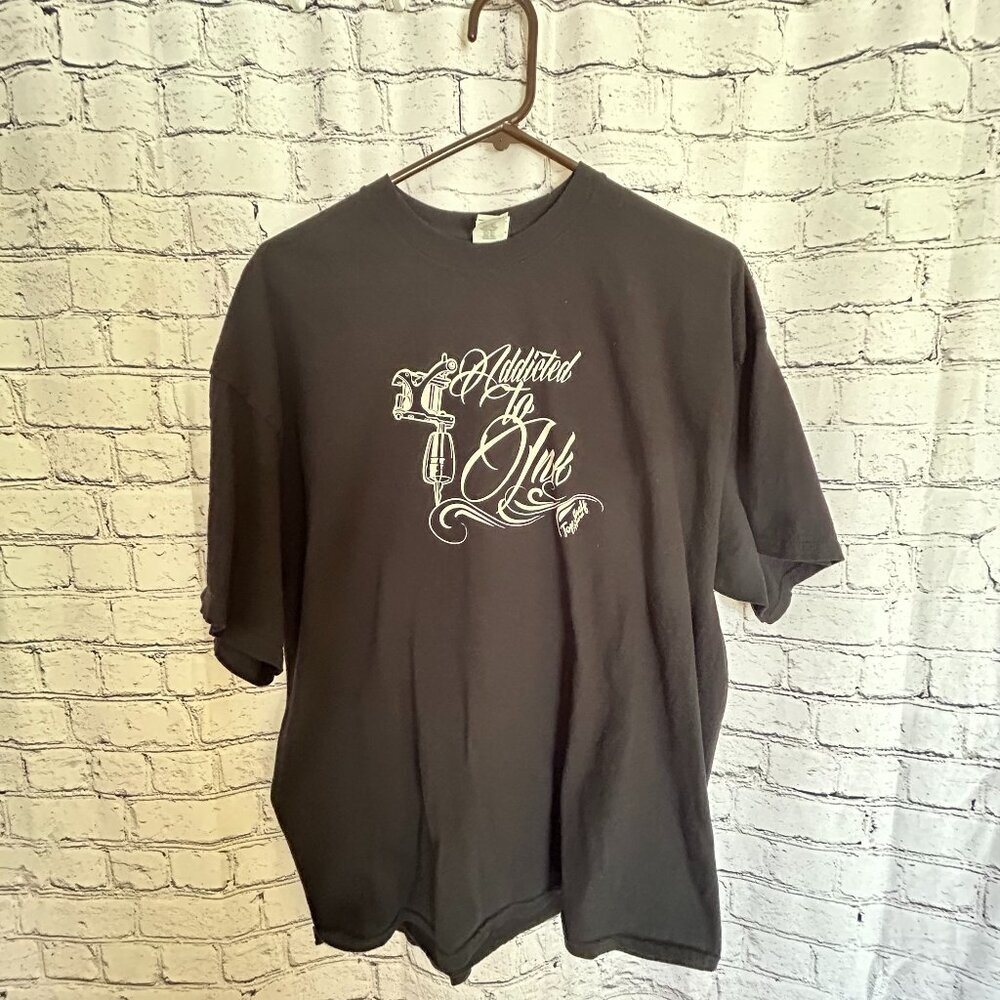 Mens Gilden "Addicted to Ink" T shirt Size 2XL